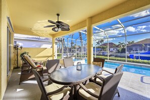 Outdoor dining - Large Waterfront Home | All-Day Sun at Pool (Marco Island)