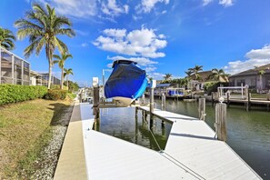 Marina - Large Waterfront Home | All-Day Sun at Pool (Marco Island)
