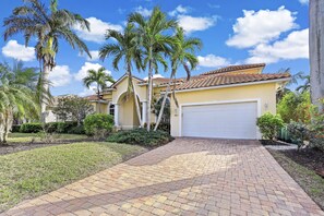 Exterior - Large Waterfront Home | All-Day Sun at Pool (Marco Island)
