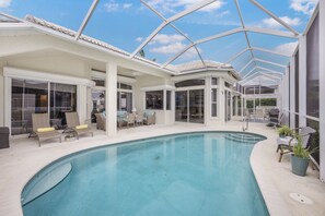 Lämmitetty uima-allas