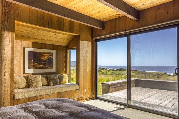 2 bedrooms, iron/ironing board, Internet, bed sheets