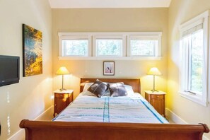 4 bedrooms, iron/ironing board, free WiFi, bed sheets