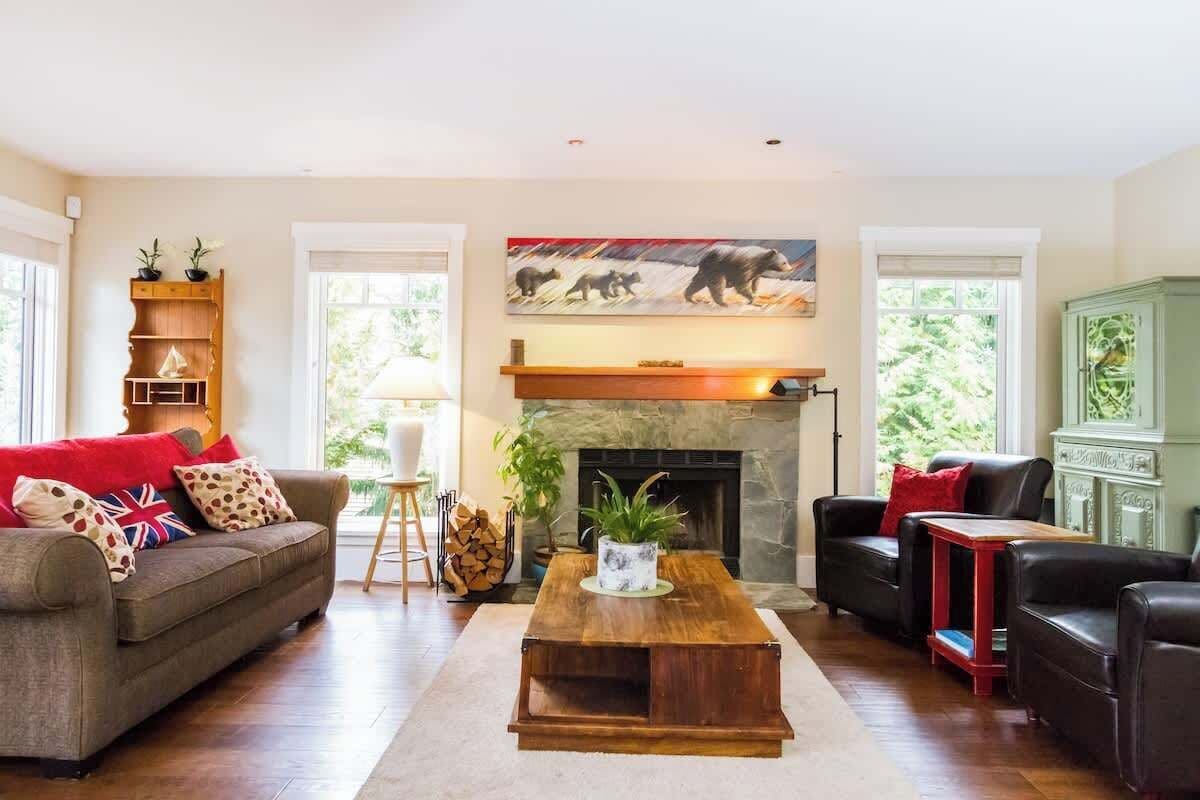 TV, fireplace, offices