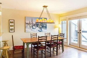 Dining - Spacious Town Home, Private Hot Tub, Garage (Whistler)
