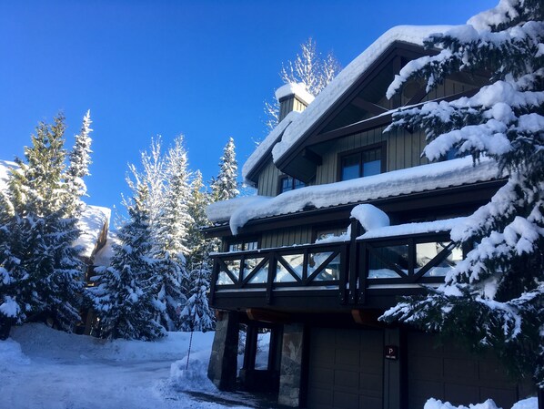Exterior - Spacious 4 Bed, Private Hot Tub, Garage, Walk to Slopes, Sleeps 8 (Whistler)