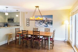 Dining - Spacious Town Home, Private Hot Tub, Garage (Whistler)