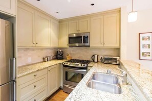 Fridge, microwave, oven, dishwasher - Spacious Town Home, Private Hot Tub, Garage (Whistler)