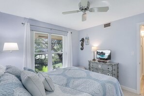 2 bedrooms, iron/ironing board, WiFi, bed sheets - Charming Condo | Two Pools and Steps to Beach (Marco Island)
