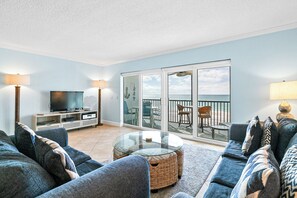 TV, Netflix, streaming services - Beachfront Sunsets from Your Screened Porch (Bradenton Beach)