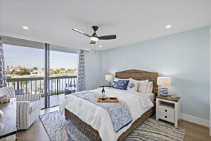 2 bedrooms, iron/ironing board, WiFi, bed sheets - Relaxing Condo | Pool, Bay View & Steps to Beach (Marco Island)