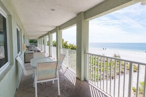 Outdoor dining - Shell Cove 9 · Gulf Front · Beach Gear (Bradenton Beach)