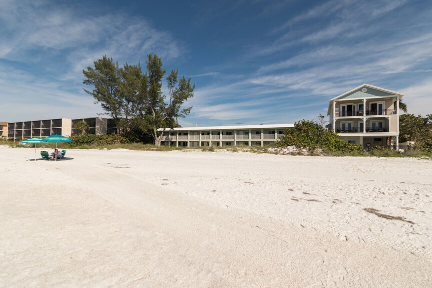 Shell Cove 9 Gulf Front Beach Gear Reviews, Deals & Photos 2026 - Expedia Shell Cove 9 Gulf Front Beach Gear Reviews, Deals & Photos 2026 - Expedia