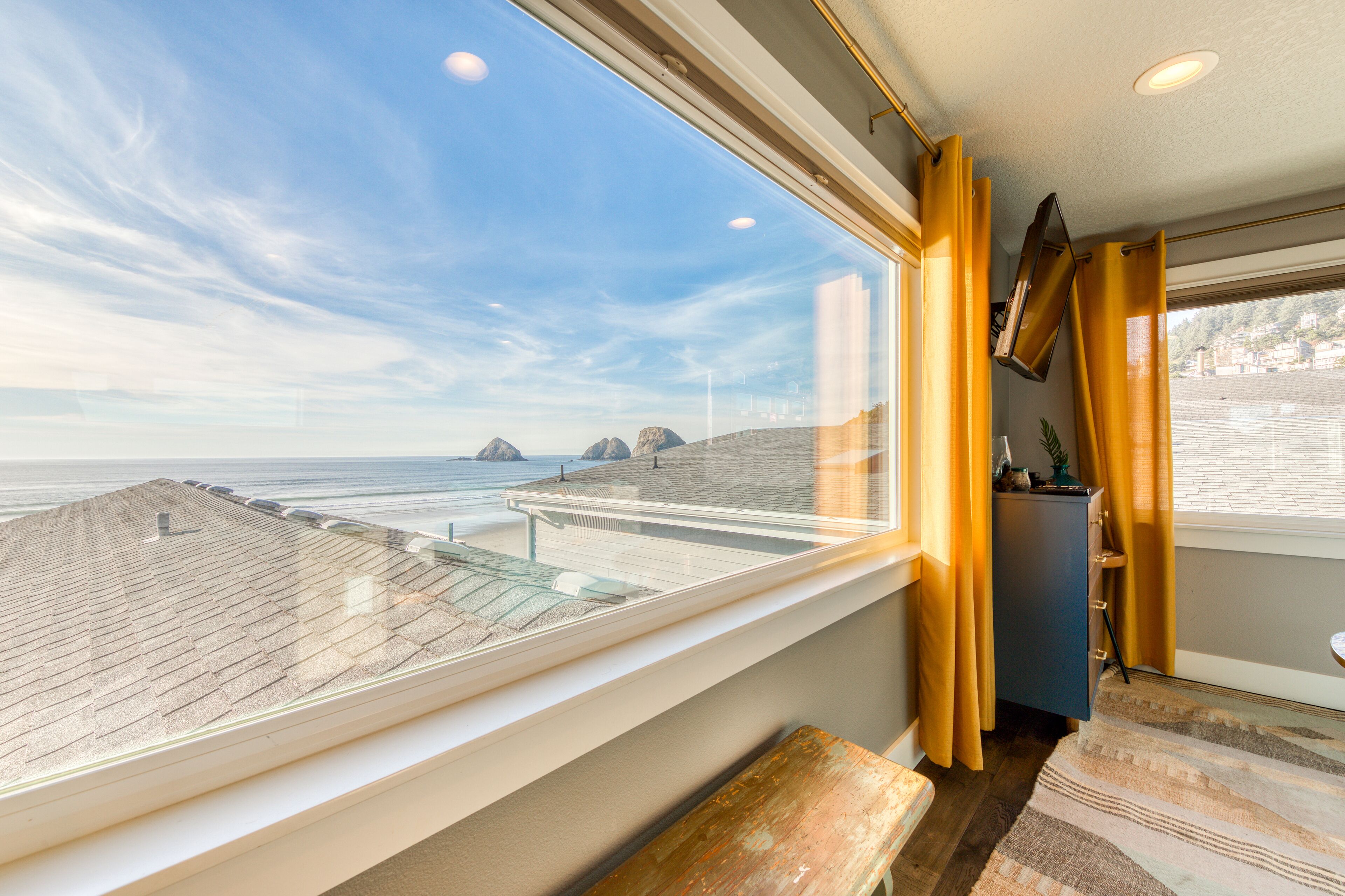 Stunning Oceanfront Condo w/views - room for 8 and 2 dogs