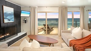TV - Pet Friendly Oceanfront Unit in Oceanside P1315-2 (Oceanside)