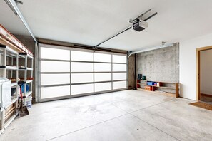 Interior - Stunning & Modern Oceanview Home - 1.5 Blocks from the Beach (Oceanside)