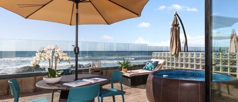 屋外ダイニングエリア