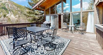 Spacious Mountain Lodge-Style Home with Free WiFi - Nearby Ski Access