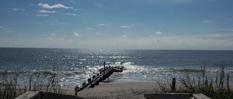 靠近海滩
