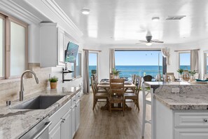 Fridge, microwave, oven, stovetop - Spacious Beachfront Family Retreat - 819-4 (Oceanside)