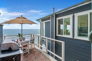 Outdoor dining - Luxury Oceanfront Escape P1809-0 (Oceanside)