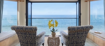 Lovely Oceanfront 2BR Unit P817-2