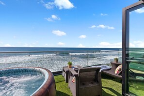 Terrace/patio - Oceanfront Charm Getaway P817-1 (Oceanside)