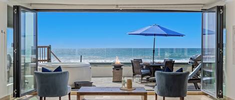 屋外ダイニングエリア