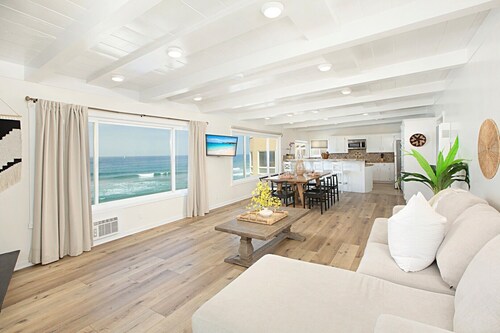 Cozy Beachfront Retreat with Private Spa - 1315-1