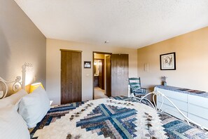 1 bedroom, iron/ironing board, internet, bed sheets