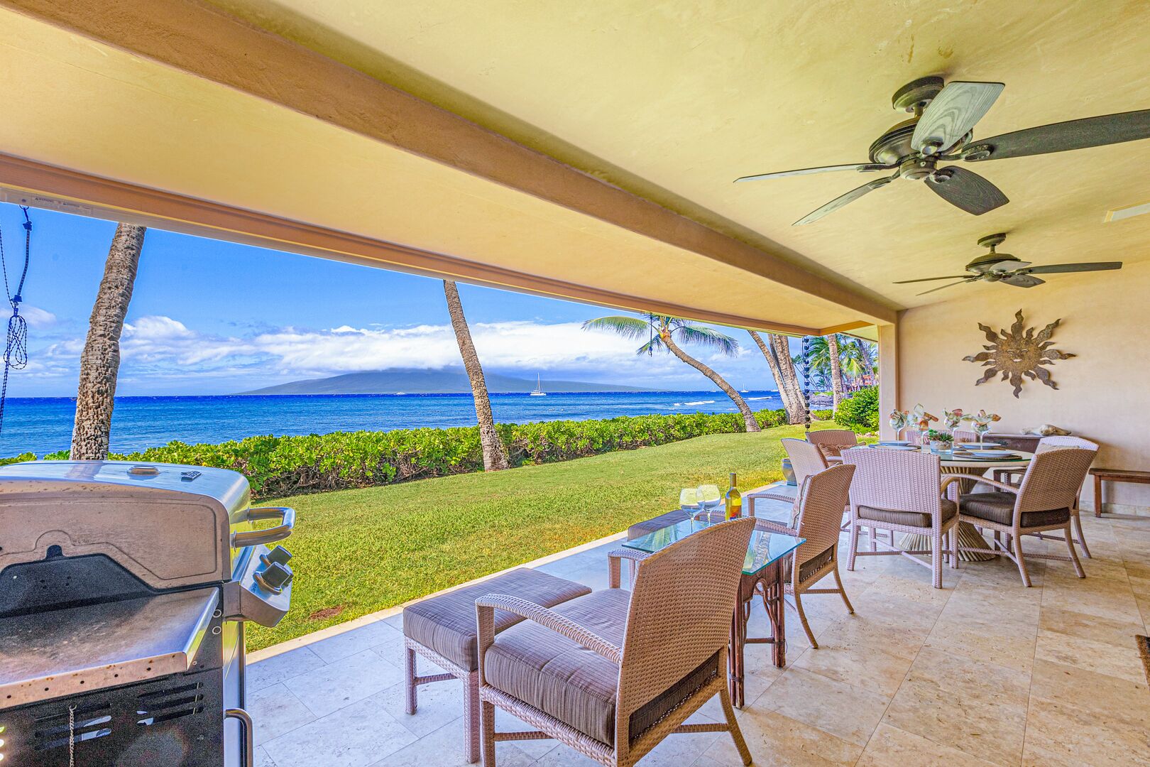 屋外ダイニングエリア