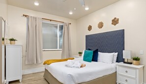 4 bedrooms, iron/ironing board, WiFi, bed sheets