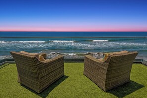 Property grounds - Stunning Waterfront Oasis P823-1 (Oceanside)