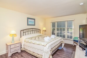 2 bedrooms, iron/ironing board, free WiFi, bed sheets - PP 95-2 Private, Quiet Rental Pawleys Plantation Unit 95-2 7 NIGHT MINIMUM (Pawleys Island)