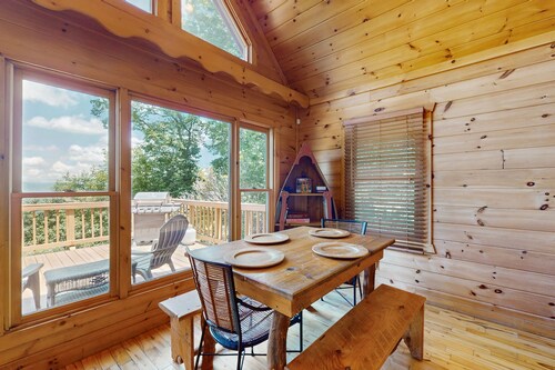Dog-friendly log cabin with lovely views, game room & wet bar