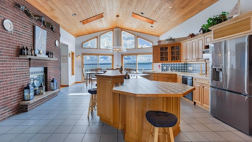 Sunrise Splendor: Spacious Seneca Lake Home