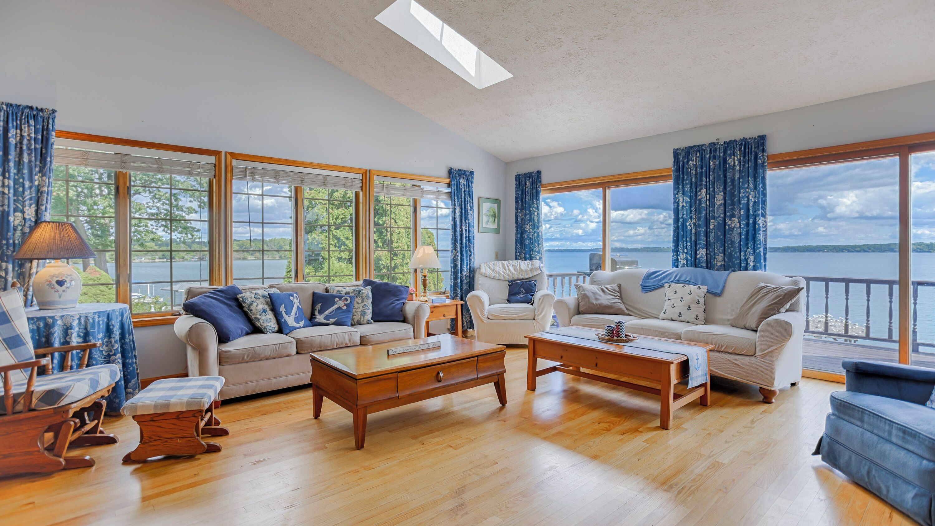 智能电视、壁炉