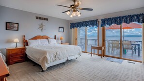 5 bedrooms, iron/ironing board, Internet, bed sheets