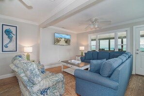 Una televisión, un reproductor de DVD