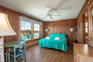 7 dormitorios, tabla de planchar con plancha, cuna de viaje