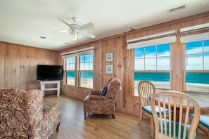 TV, DVD player, books - Sandcastle Oceanfront PET friendly Rental South End Pawleys Amazing Views (Pawleys Island)