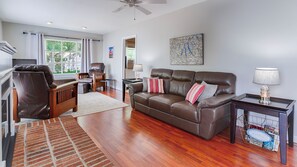 TV connectée, cheminée, lecteur de DVD, vidéothèque