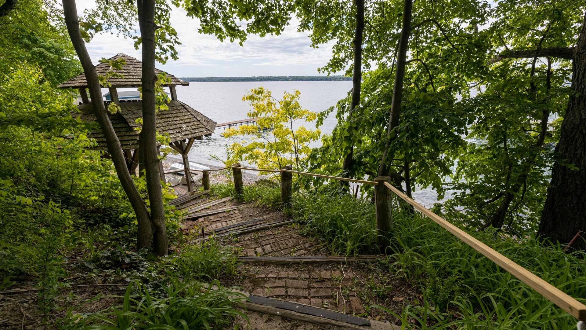 المنطقة المحيطة بالمنشأة