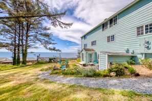 Exterior - Oceanview Group Getaway in Prime Beachside Location (Oceanside)
