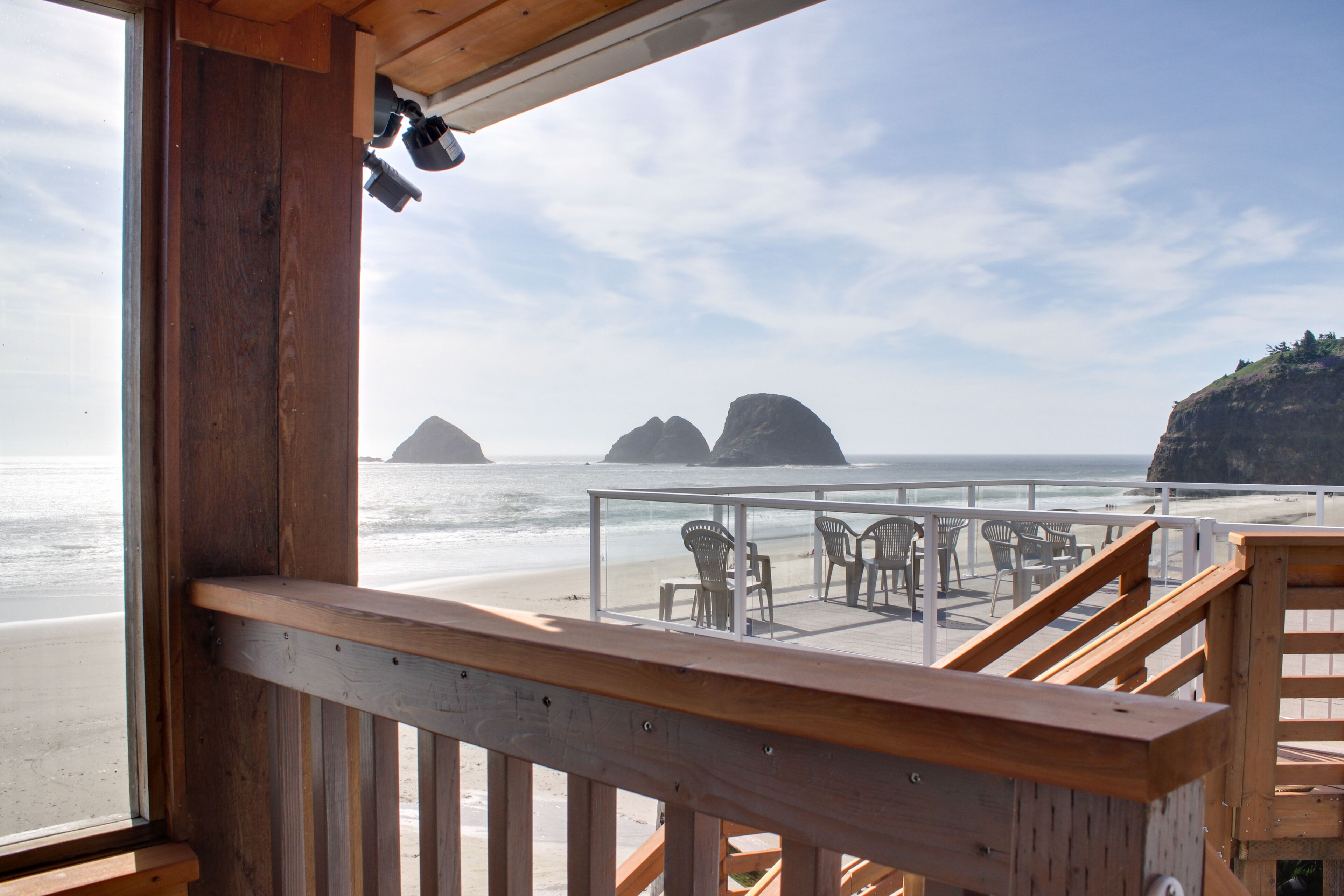 Renovated, Spacious, Dog-Friendly Oceanfront Condo w/ Sprawling Views