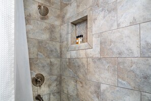 Combined shower/bathtub, hair dryer - Poe House--Romantic Getaway or Perfect Family Gathering Place! (Paso Robles)