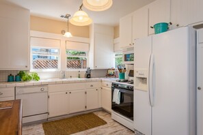 冷蔵庫、電子レンジ、コンロ、食器洗い機