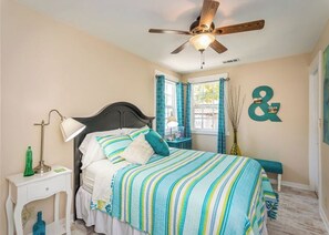 3 bedrooms, iron/ironing board, free WiFi, bed sheets - Fenced Yard + BBQ | Walk to Downtown Wineries | The Sycamore (Paso Robles)