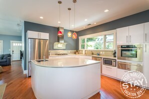 Fridge, microwave, stovetop, dishwasher - Bungalow on Vine--Delightful Home in Perfect Downtown Location! (Paso Robles)