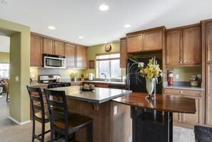 冷蔵庫、電子レンジ、コンロ、食器洗い機