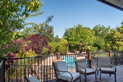 Coma la bebida y sea feliz! Sólo lo mejor en el centro de Paso en 1. 75 acres